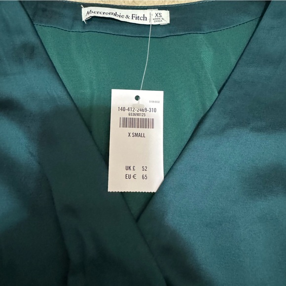 Abercrombie Satin top - Picture 3 of 3